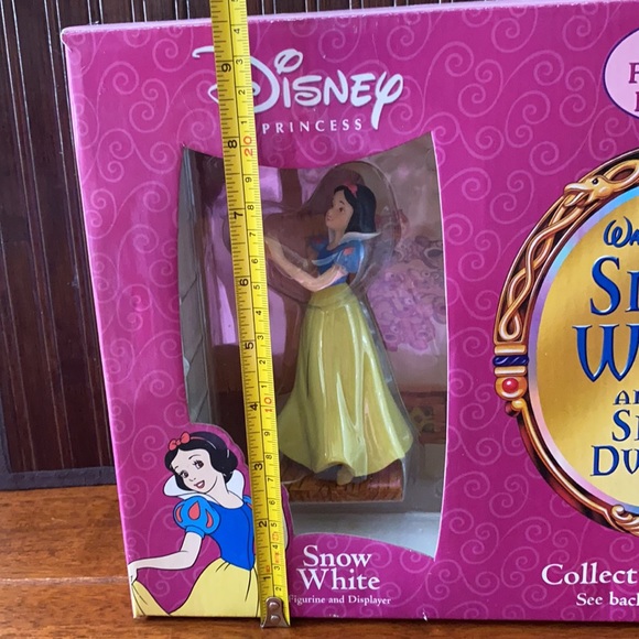 Walt Disney’s Snow White and the Seven Dwarfs 65th Anniversary set by Enesco. - Picture 10 of 10
